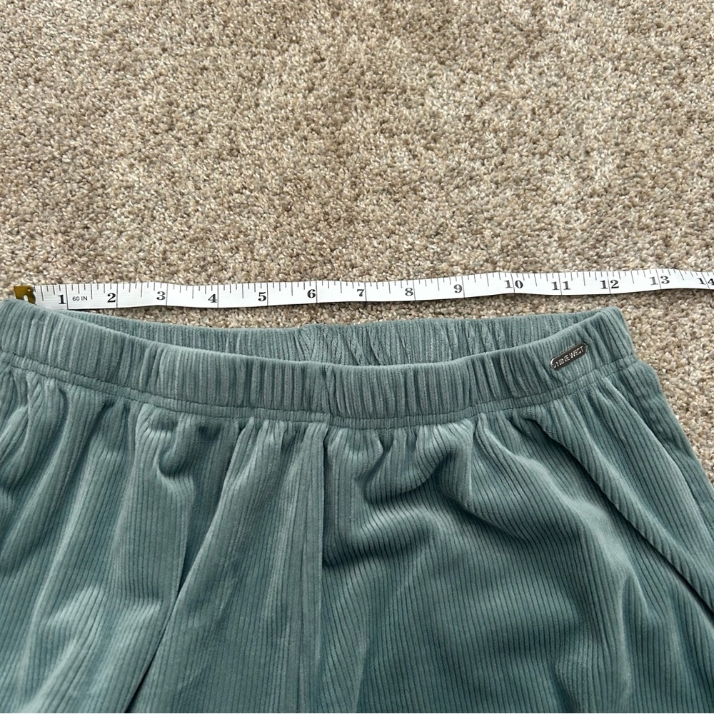 Nine West sage green velour PN set L - Picture 7 of 8